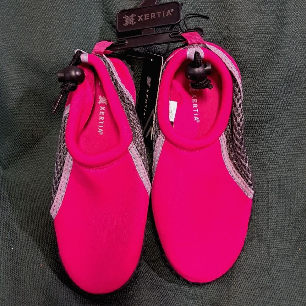 Xertia Pink Water Shoes! Girls SZ. M 12/13, and S 10/11 NWT!